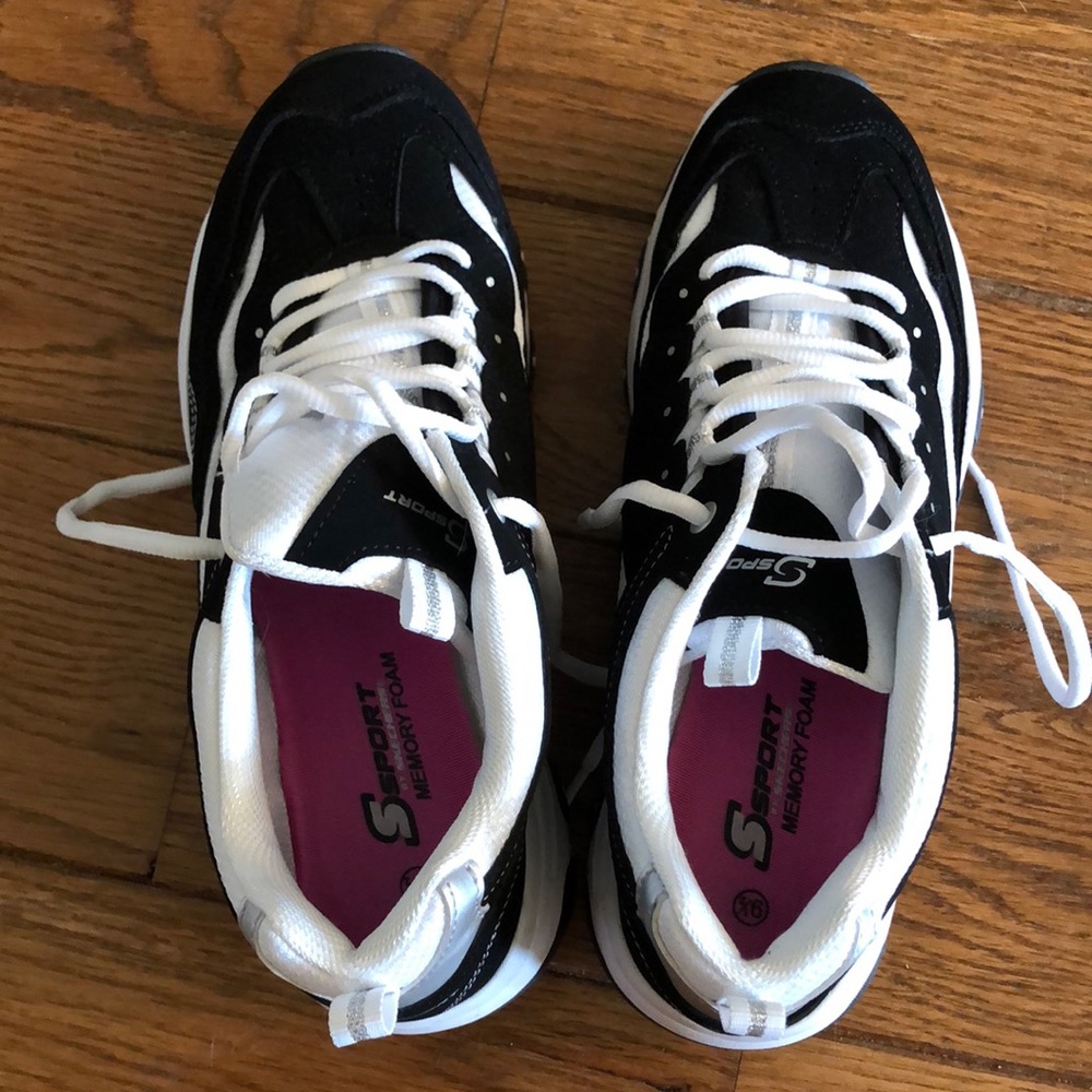 Skechers tennis shoes